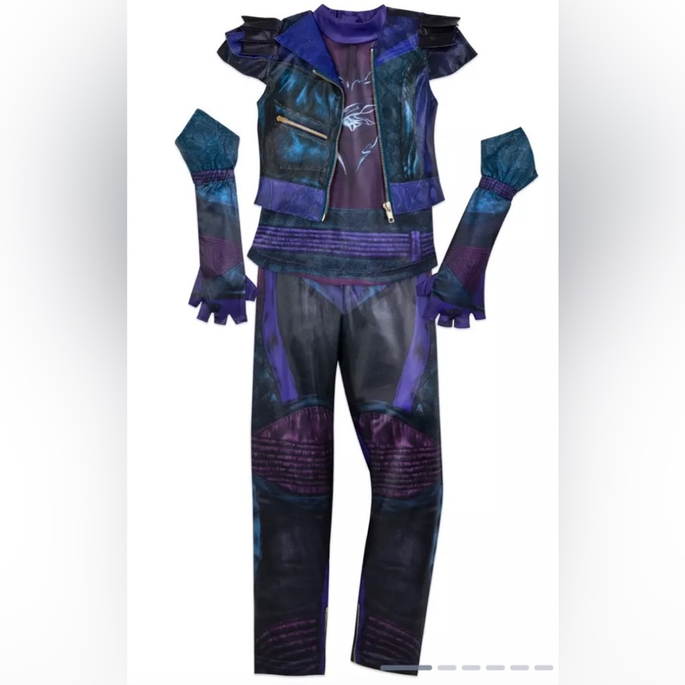 Descendants Halloween Costume. Disney store costume.